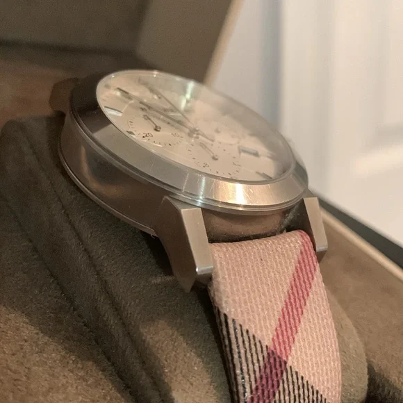 BURBERRY Watch - Picture 4 of 14